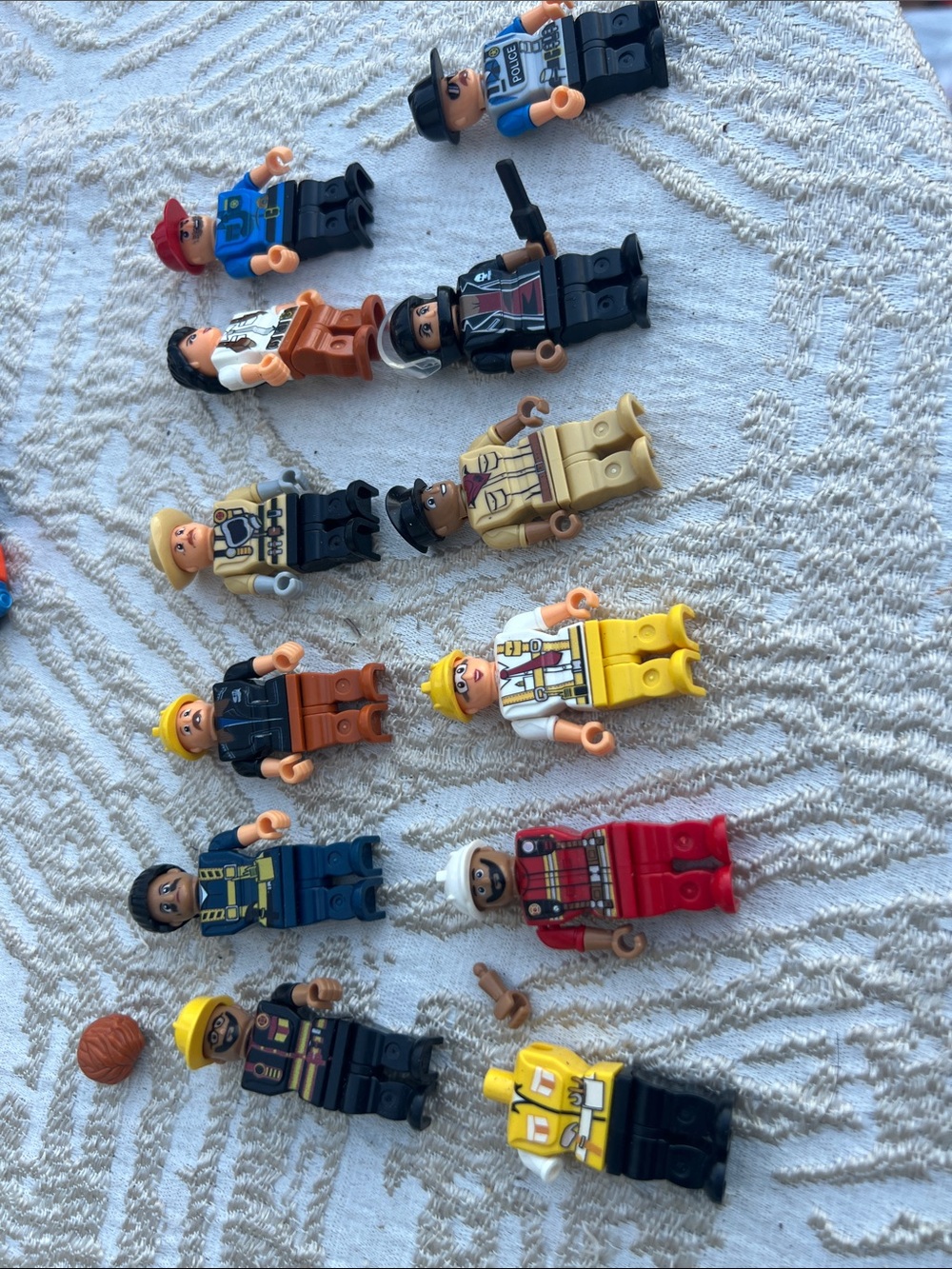 Lego Lot 8 complete figures 4 not complete